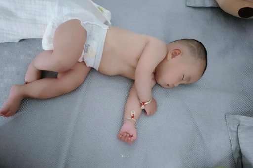 新昌4个月宝宝特点